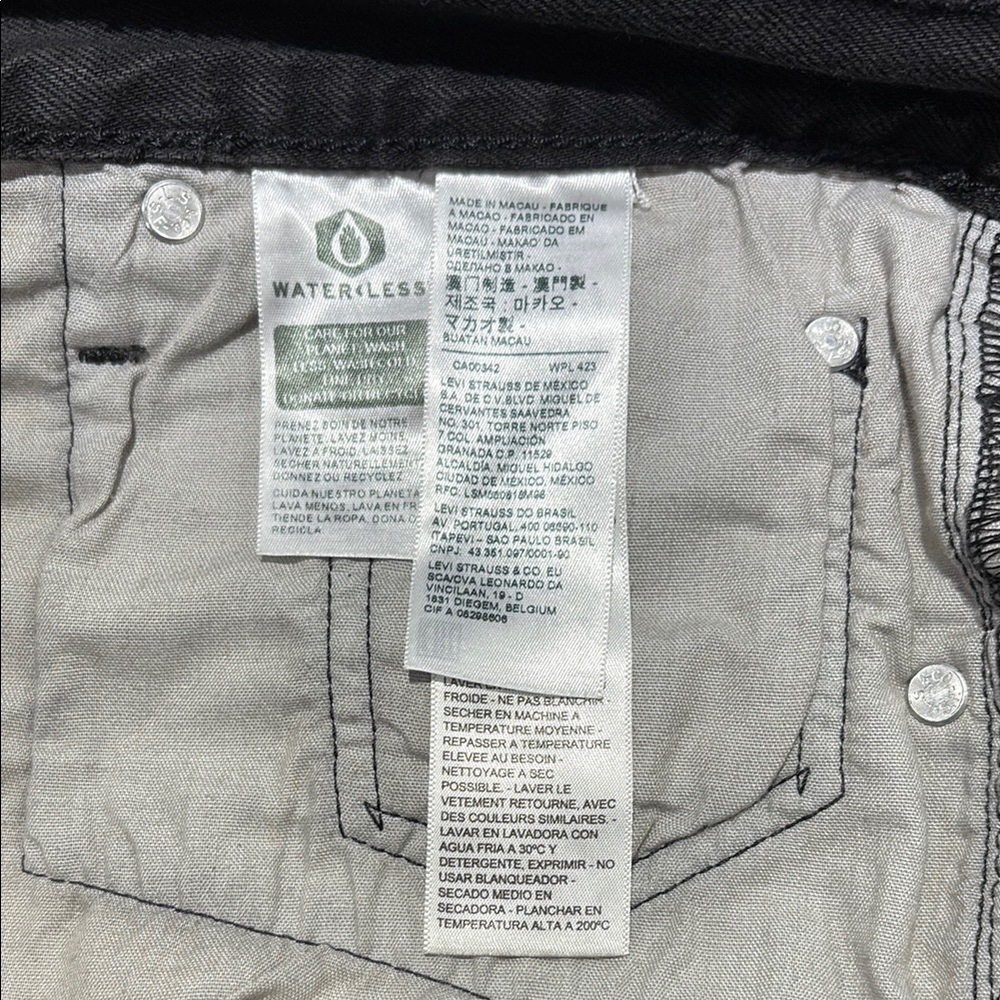 Levi's Women's Black Denim 501 Red Tag Shorts Size 34 Button Front - Picture 6 of 9